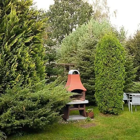 Modernes In Mit Grill, Garten Und Terrasse *